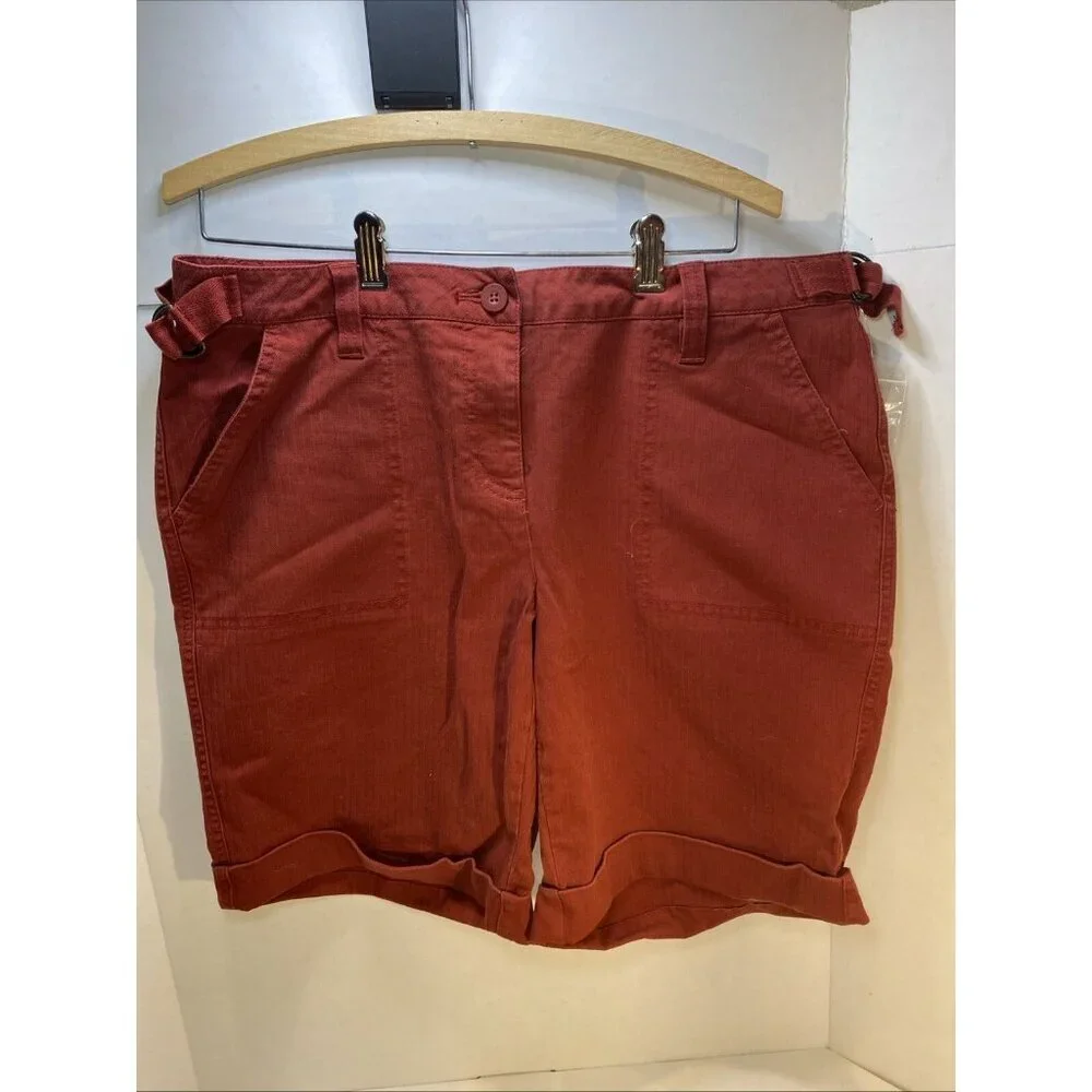 Liz Claiborne Size 12 Capri Duke Red Short Stretch ~ New - Picture 2 of 9